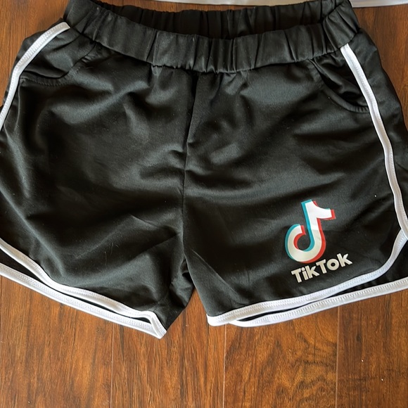 TikTok short outfit - Picture 2 of 8